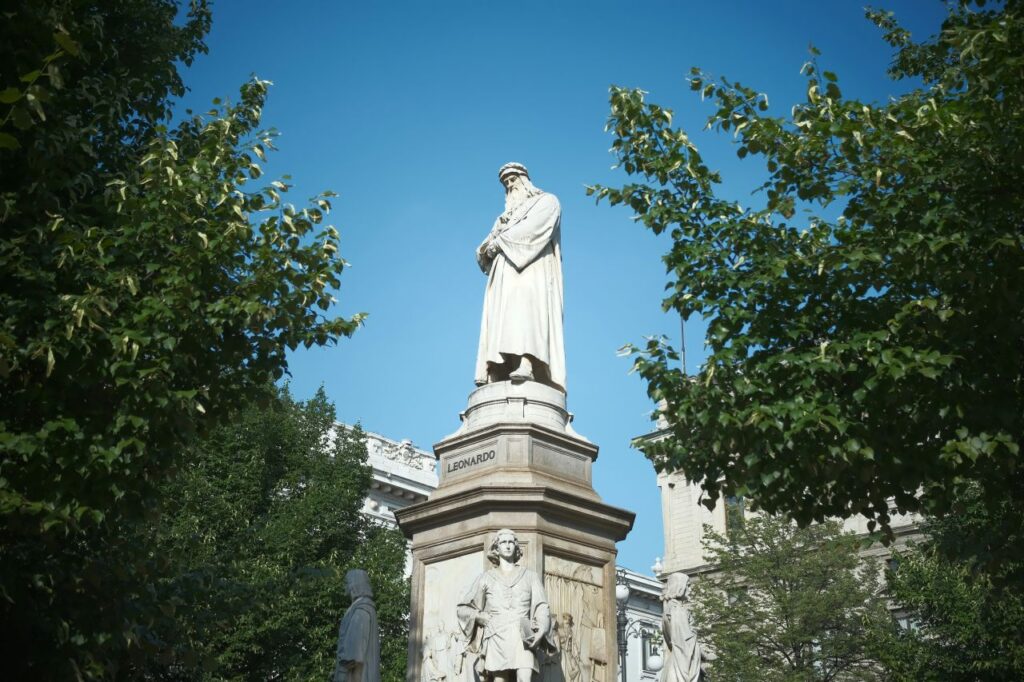 Statua dedicata a Leonardo Da Vinci