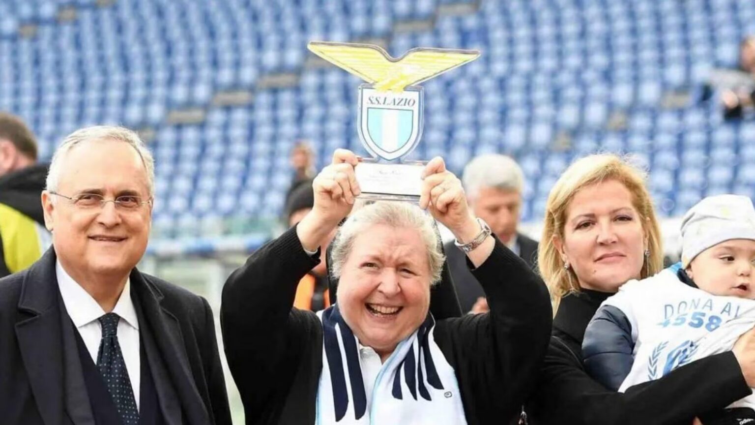 Chi era Suor Paola, la super tifosa della Lazio lanciata da Fazio? Suor Paola allo stadio Olimpico