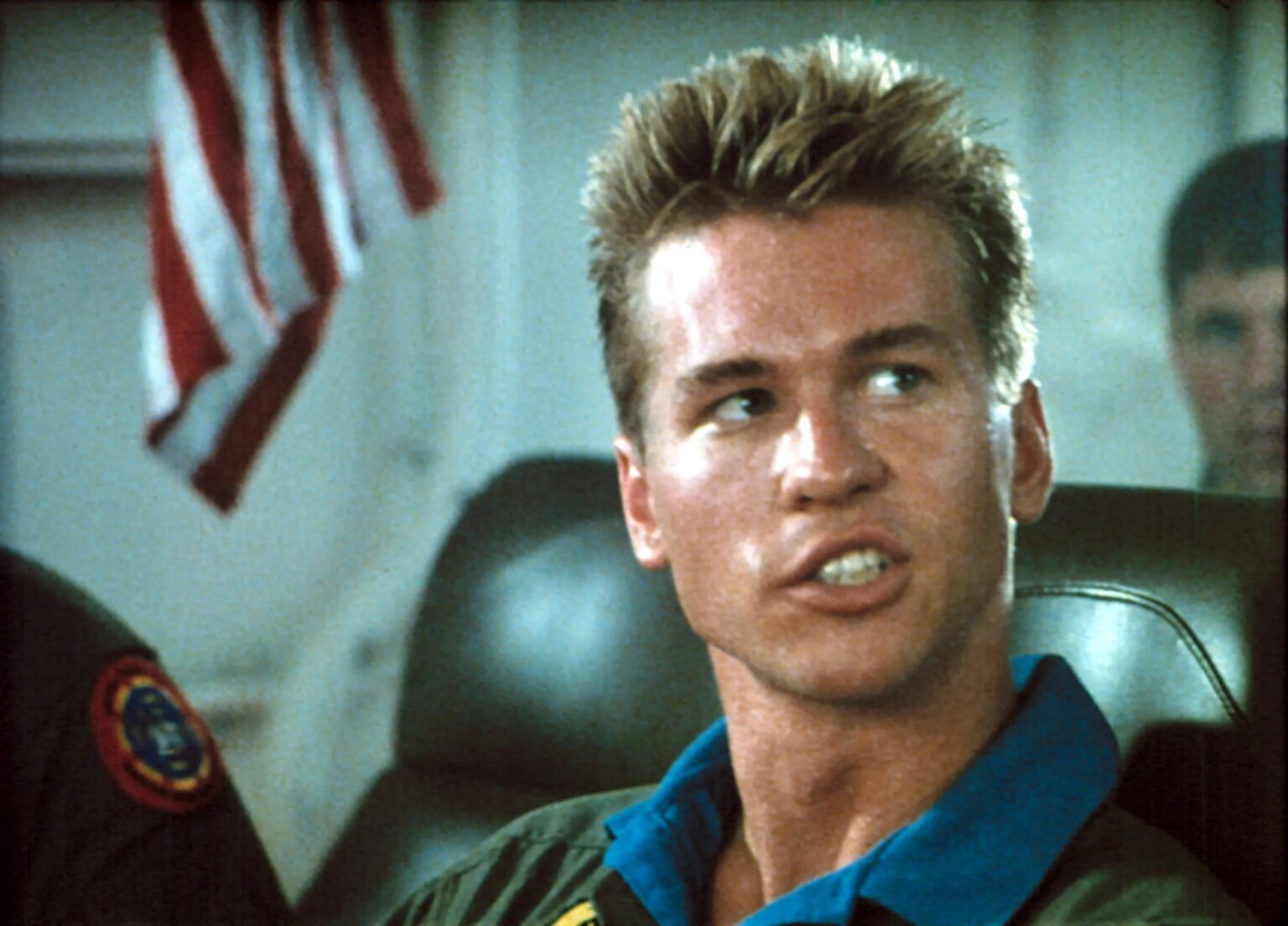 Chi era Val Kilmer, da Top Gun a Jim Morrison, segnò gli anni ’80-’90 di Hollywood Val Kilmer in Top Gun