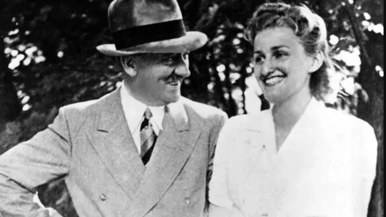 Adolf Hitler con la compagna e moglie Eva Braun