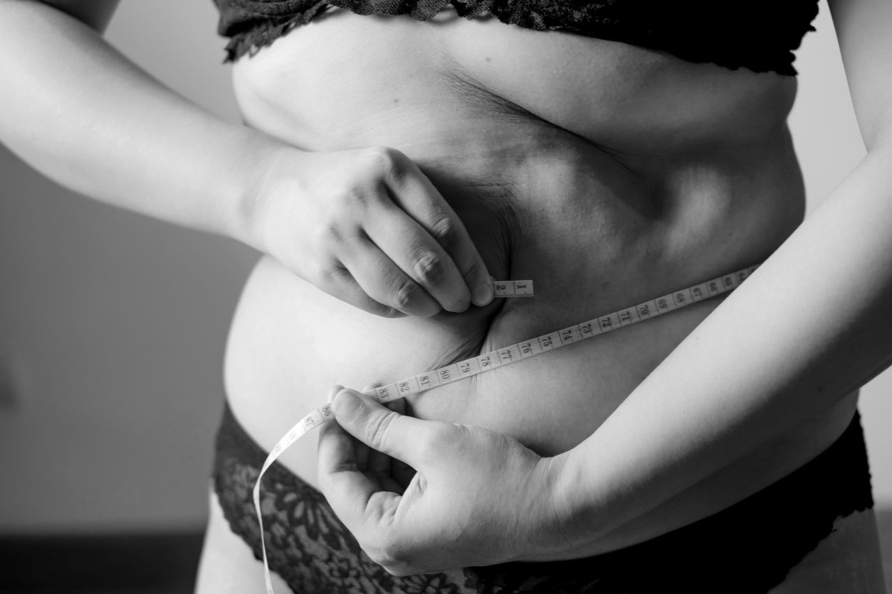 donna che misura giro vita