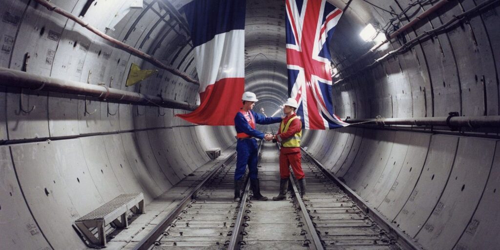 due operai nel Tunnel Manica