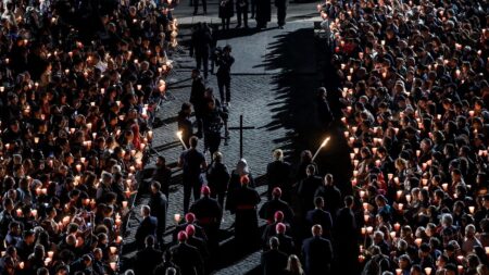La tradizionale Via Crucis al Colosseo