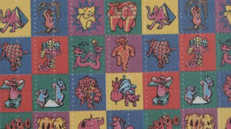 Un esempio di blotter, quadratini di carta assorbente usati per il consumo di LSD liquido