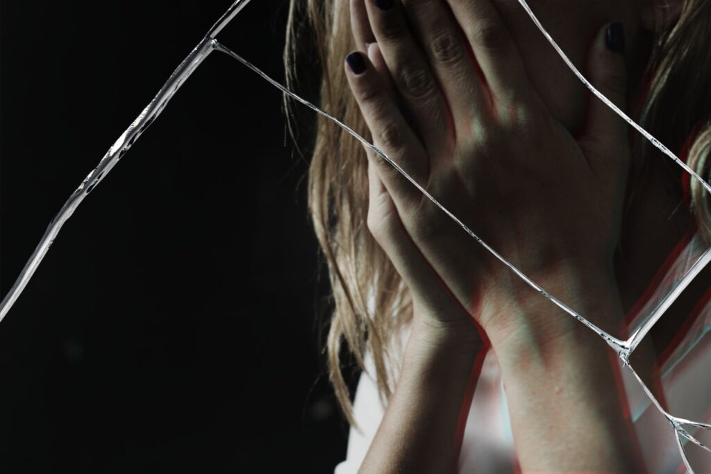 ragazza disperata