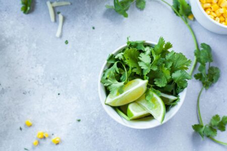 un mazzetto di cilantro
