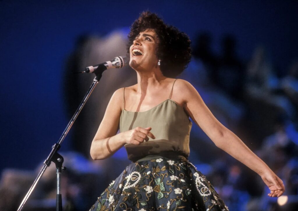 Mia Martini che canta