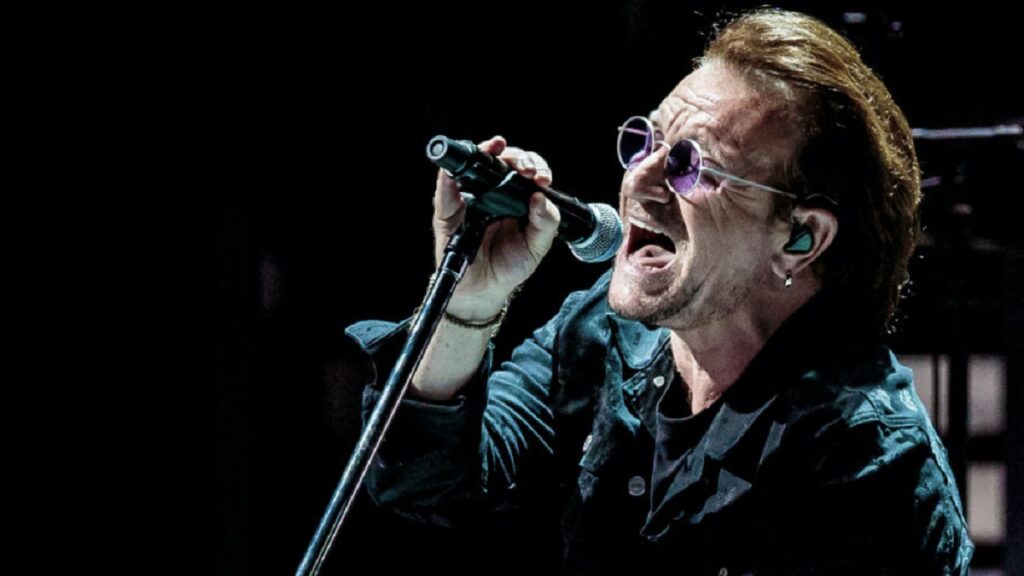 Il cantante Paul Hewson, in arte Bono Vox