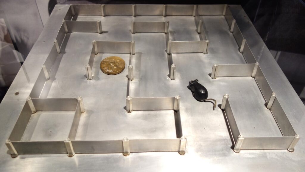 Il Theseus Maze di Claude Shannon, in mostra al museo del MIT di Cambridge (Massachussetts)