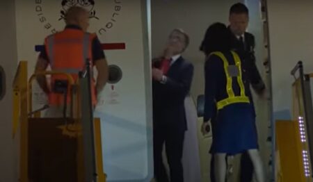 macron spintonato dalla moglie
