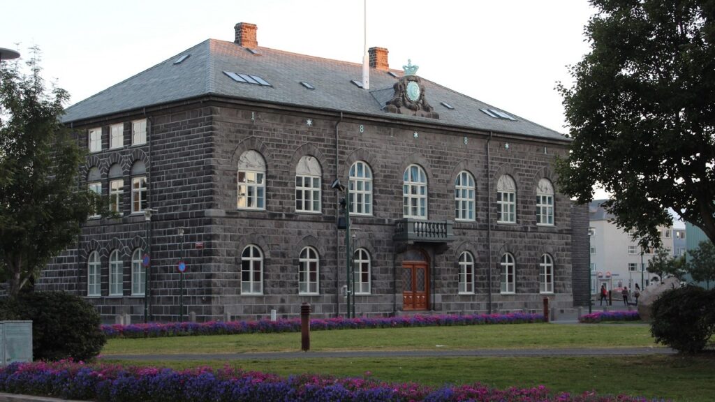 L'Alþingishúsið (Althingishus), il palazzo del Parlamento islandese a Reykjavík