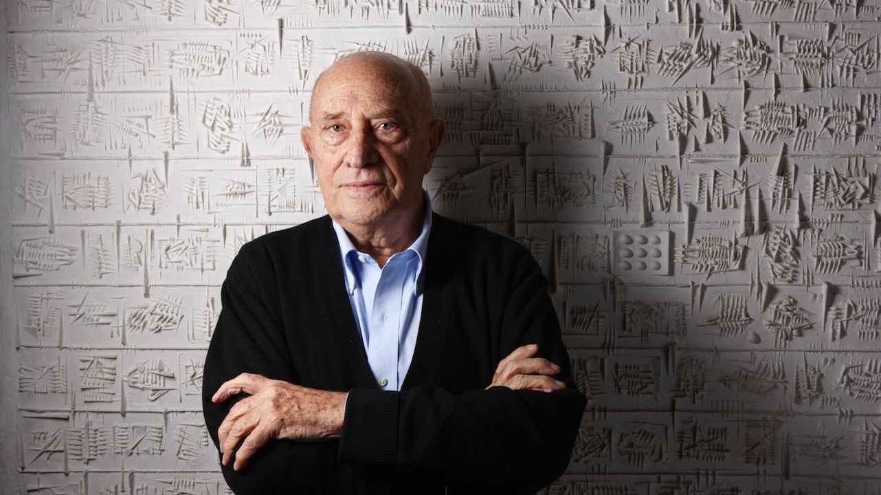 Da geometra a maestro dell’arte contemporanea: addio ad Arnaldo Pomodoro, il genio delle sfere di bronzo Da geometra a maestro dell’arte contemporanea: addio ad Arnaldo Pomodoro, il genio delle sfere di bronzo