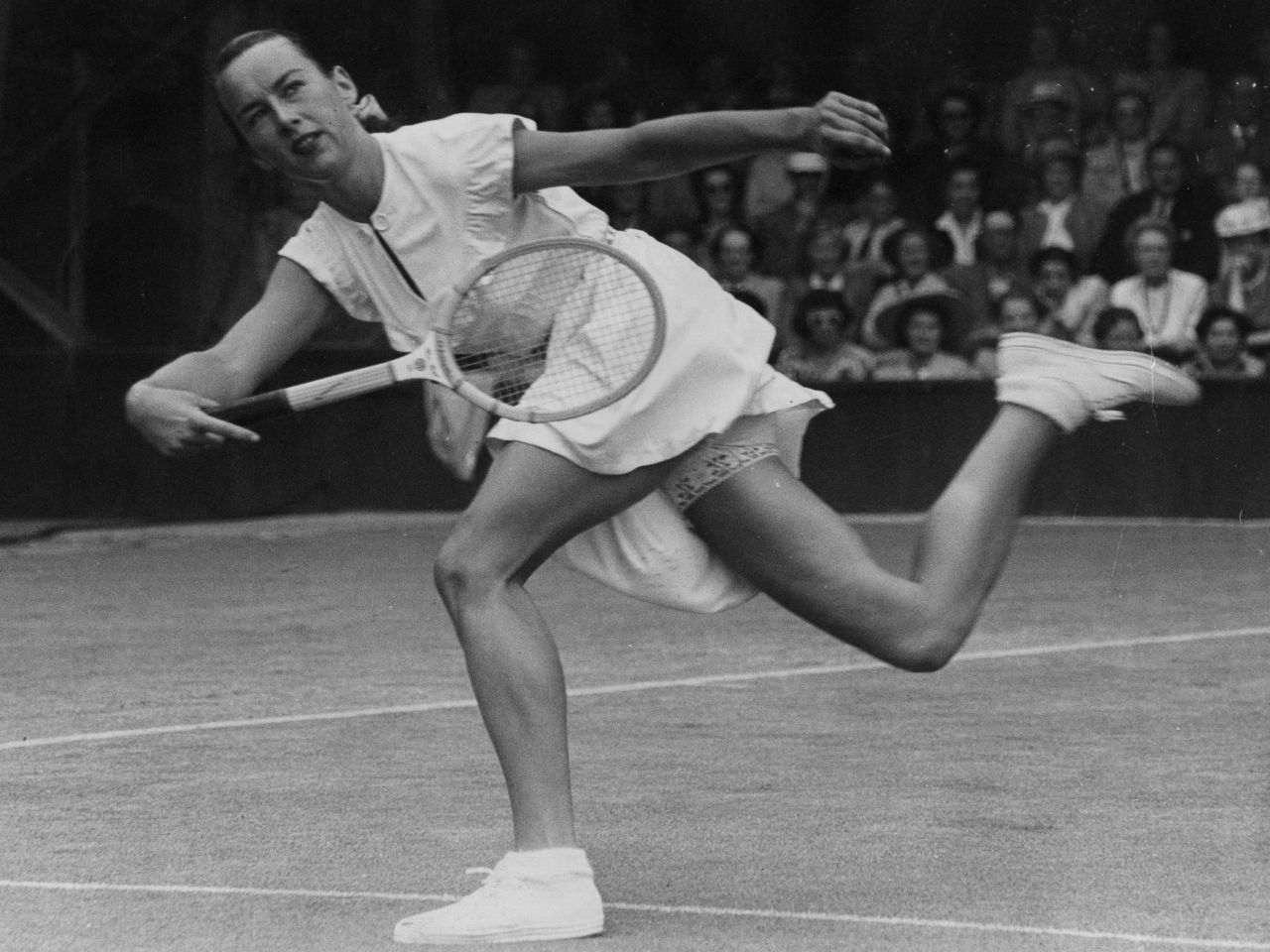 Quando Gussie Moran fece scandalo a Wimbledon: bastò un po’ di pizzo per cambiare la storia del tennis Quando Gussie Moran fece scandalo a Wimbledon: bastò un po’ di pizzo per cambiare la storia del tennis