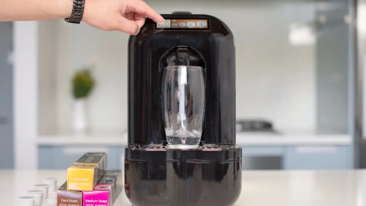 Nasce lo strumento che trasforma l’aria in acqua (e caffè), ecco come funziona Nasce lo strumento che trasforma l’aria in acqua (e caffè), ecco come funziona