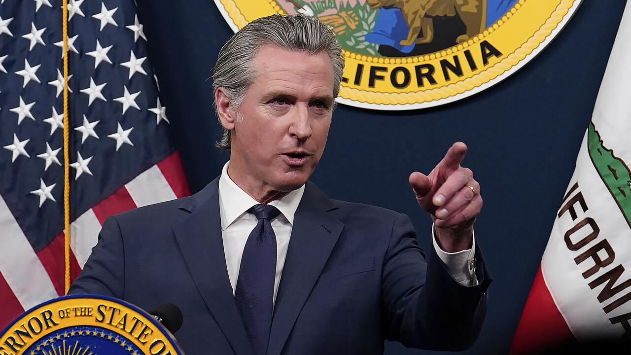 Chi è Gavin Newsom, il governatore della California che sfida Donald Trump