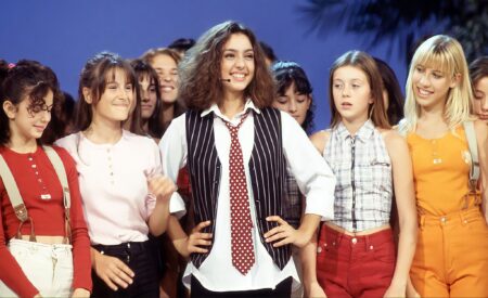 Ambra Angiolini con altre ragazze del cast di Non è la Rai