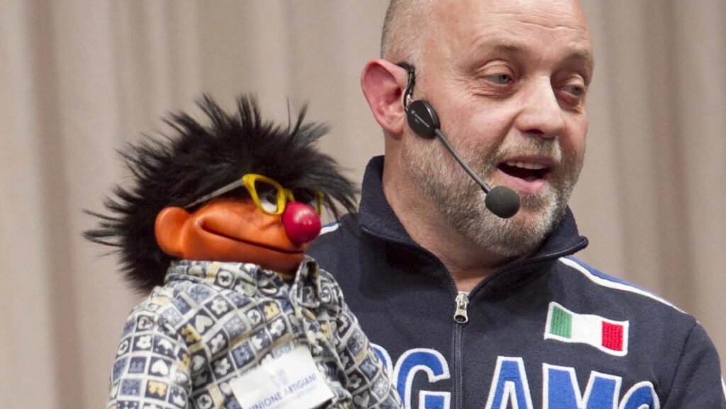 Pietro Ghislandi e il pupazzo Sergio