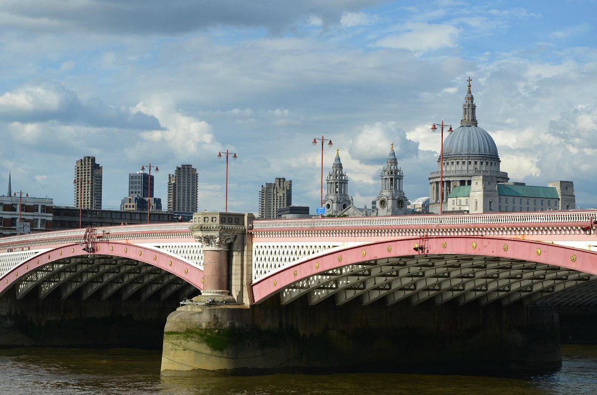 Il Blackfriars Bridge a Londra