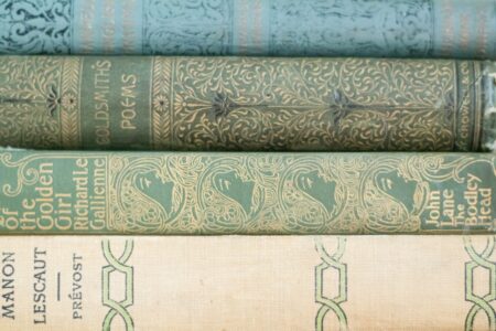 libri antichi con copertina verde