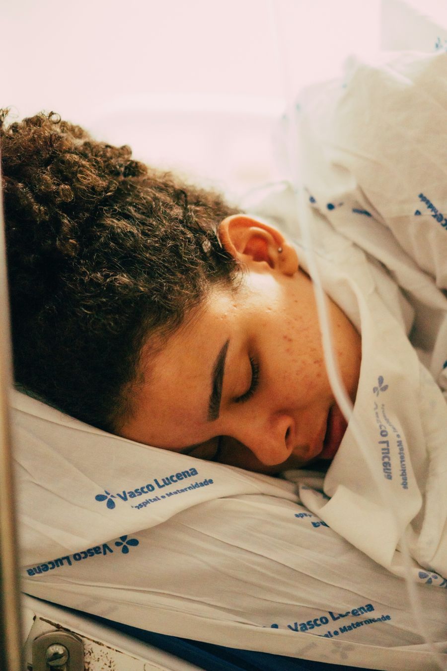 ragazza in ospedale