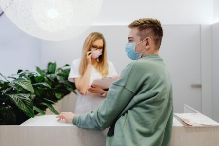 ragazzo in ospedale