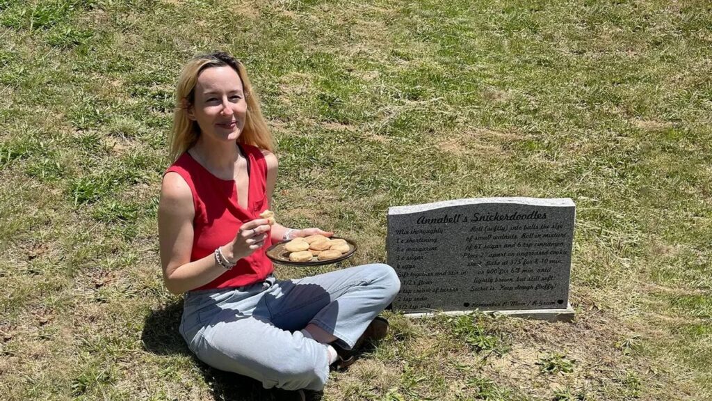 rosie grant vicino alla lapide della signora annabell