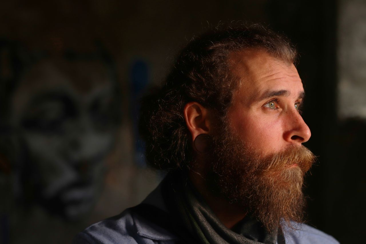 quanti batteri raccoglie la barba ecco cosa si rischia se non si pulisce bene