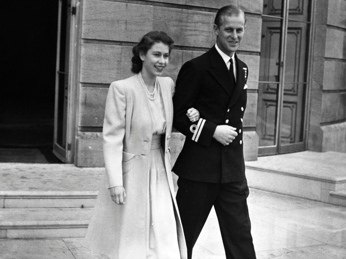 Elisabetta e Filippo nel giorno del loro fidanzamento.