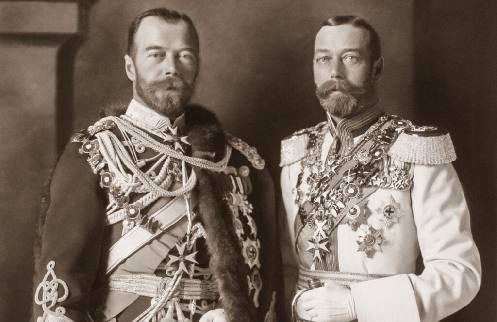 Il giorno in cui la corona inglese “rinnegò” le sue origini tedesche: così nacque il nome Windsor Giorgio V e Nicola II