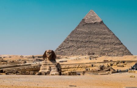 La piramide con la Sfinge