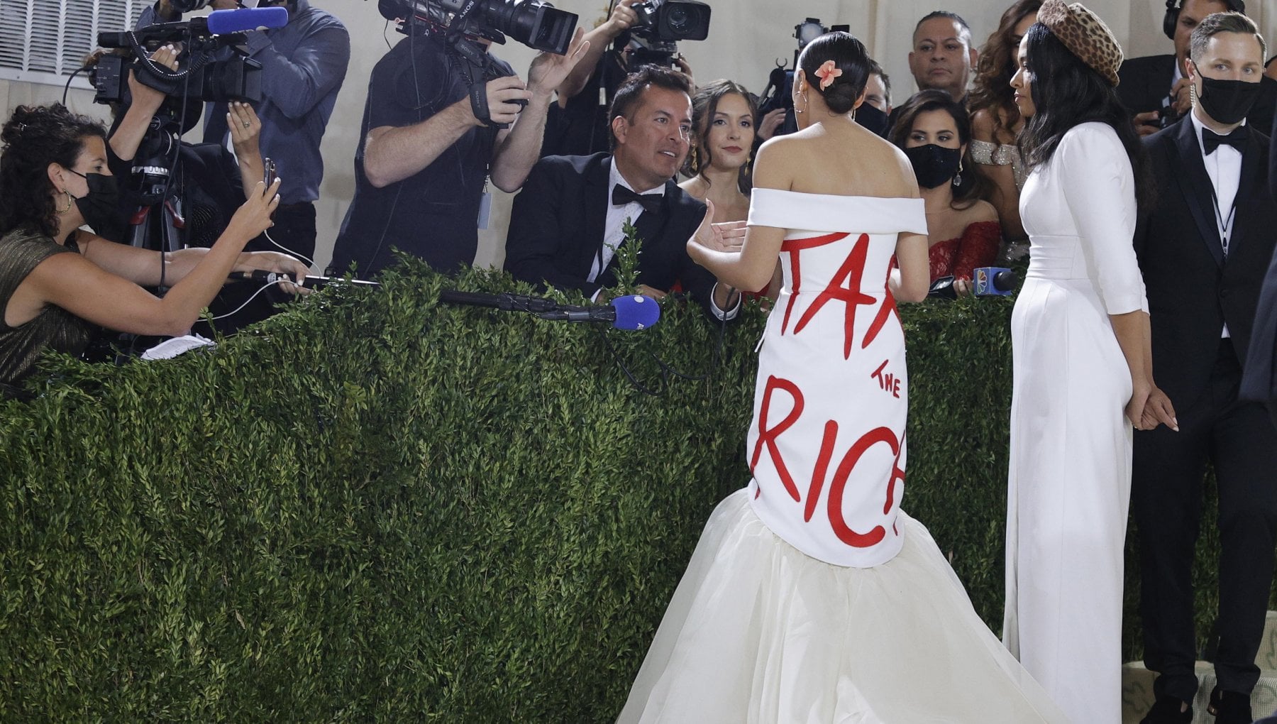 L'abito di Alexandria Ocasio-Cortez al Met Gala 2021
