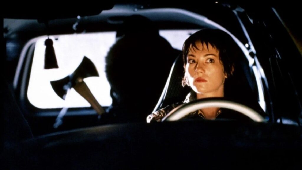 Una scena del film "Urban Legends" del 1998, primo film di una trilogia horror che tratta il tema delle leggende metropolitane
