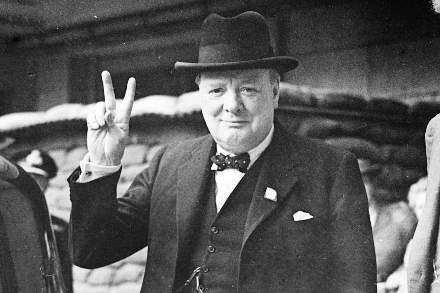 Winston Churchill e il segno di vittoria