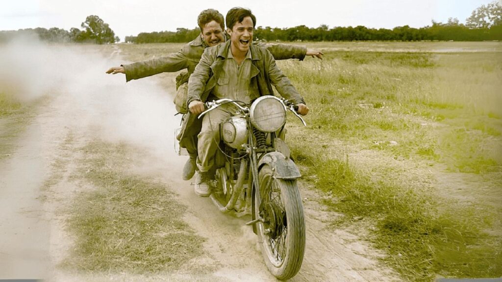 Rodrigo de la Serna e Gael Garcia Bernal nei panni di Alberto Granado e Che Guevara in una scena de "I diari della motocicletta"