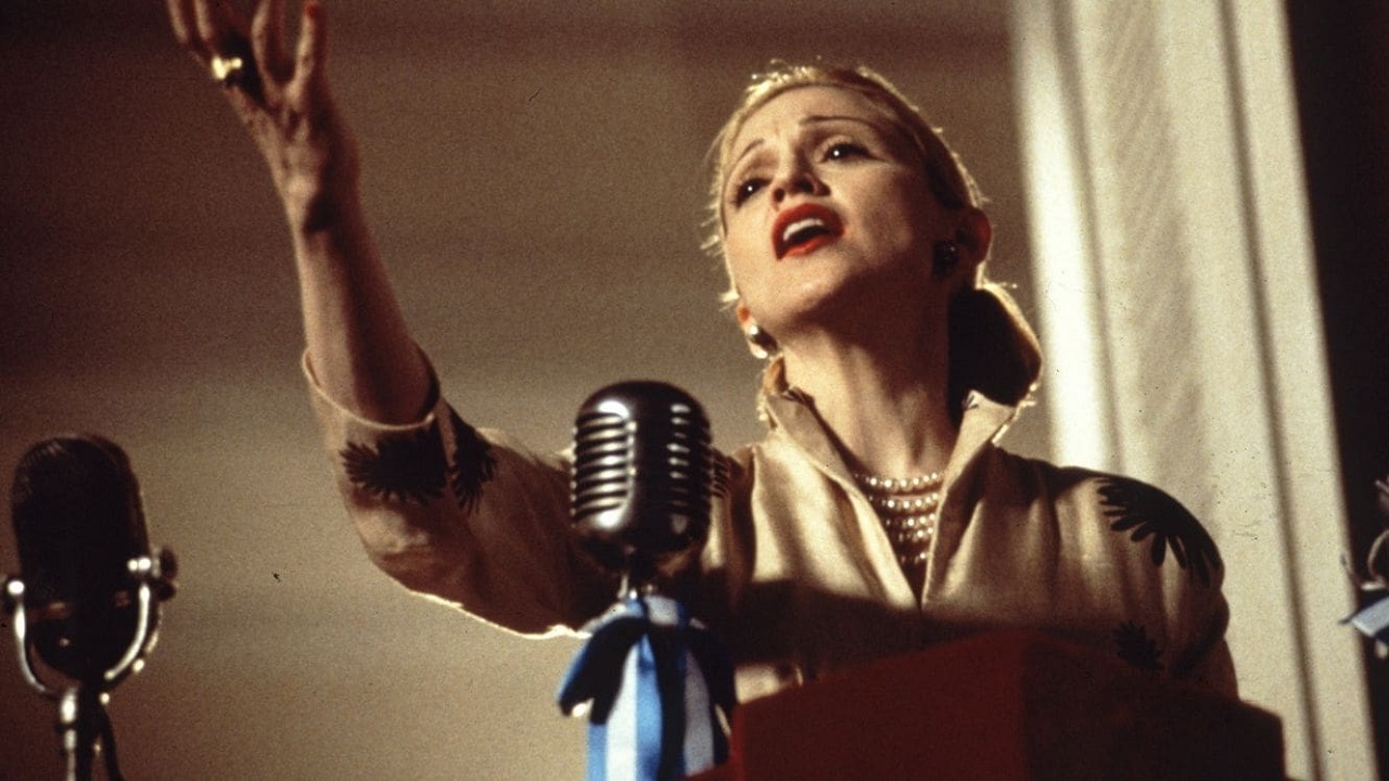 Madonna nei panni di Evita Perón nella scena più famosa del musical "Evita" del 1996, in cui si esibì in "Don't Cry For Me Argentina"