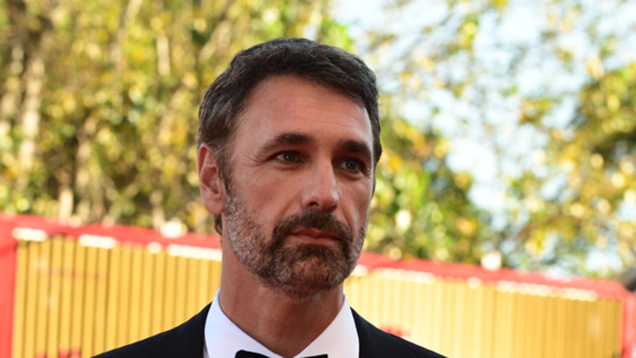 sembrava un flirt da tabloid ora c8217232 un8217accusa di estorsione cosa sta succedendo nel raoul bova gate