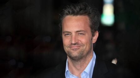 Matthew Perry sorridente