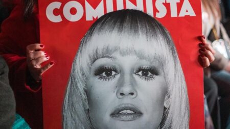 Raffaella Carrà sul manifesto politico cileno
