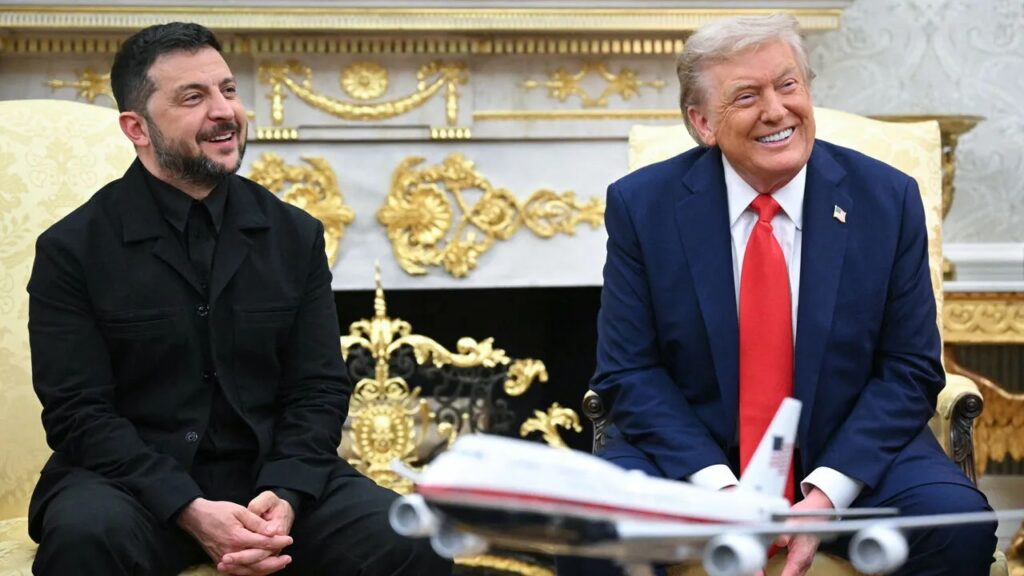 Trump e Zelensky sorridenti alla Casa Bianca