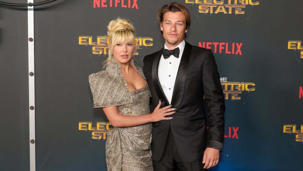 Millie Bobby Brown e il marito Jake Bongiovi 