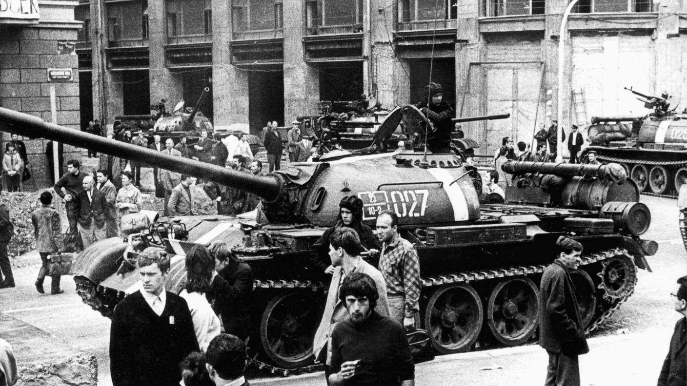 L'entrata dei carrarmati sovietici pone fine alla Primavera di Praga