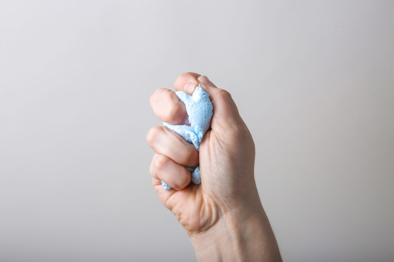 Misokinesia: la strana condizione che ci fa odiare chi muove un dito (e sì, è scientificamente provata) Misokinesia: la strana condizione che ci fa odiare chi muove un dito (e sì, è scientificamente provata)