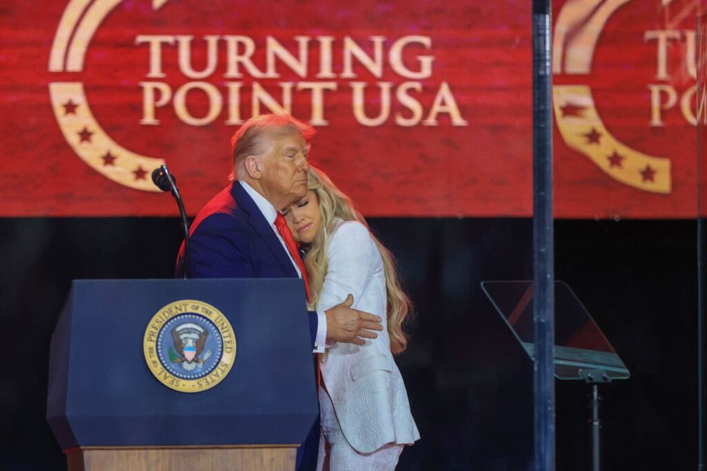 Abbraccio Trump Kirk