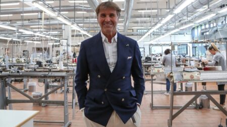 Brunello Cucinelli precipita a Piazza Affari, ecco l’accusa pesante Brunello Cucinelli