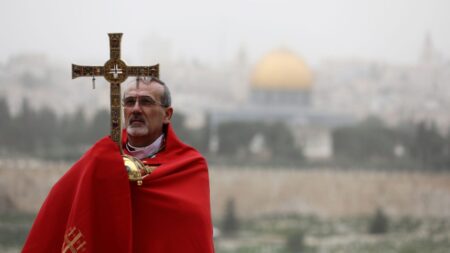 Il cardinal Pizzaballa ai sindaci italiani: “Gaza simbolo di dolore, morte e violenza, ma lavoriamo per la pace” Cardinal Pizzaballa