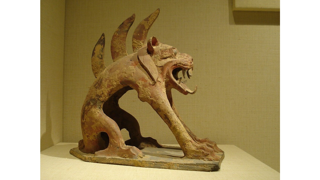 Un esempio di statua di zhènmùshòu esposto al MET di New York