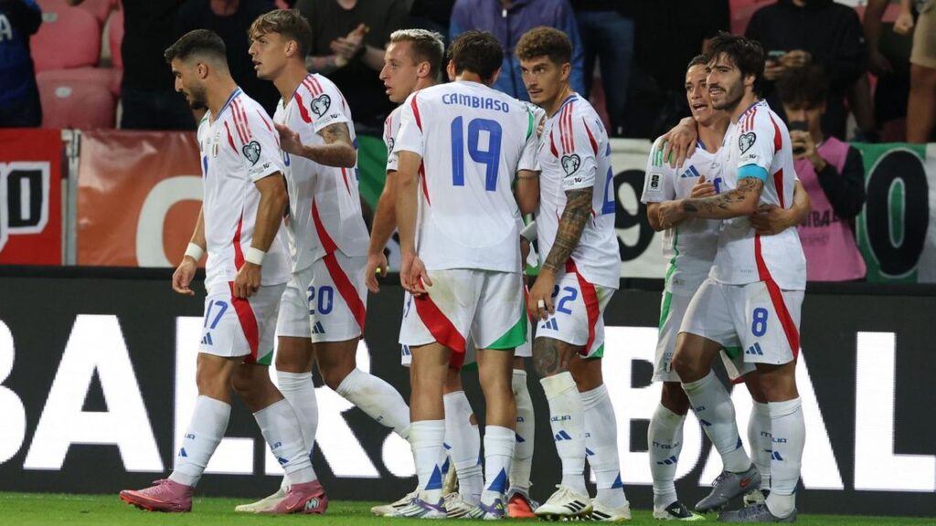 Gli azzurri esultano dopo un gol contro Israele