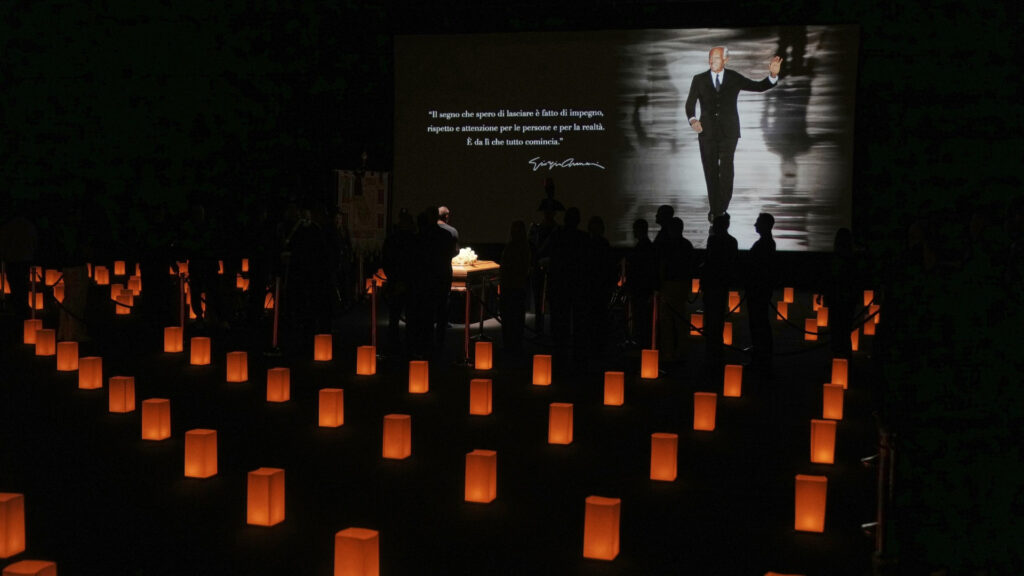 Le lanterne alla camera ardente di Armani