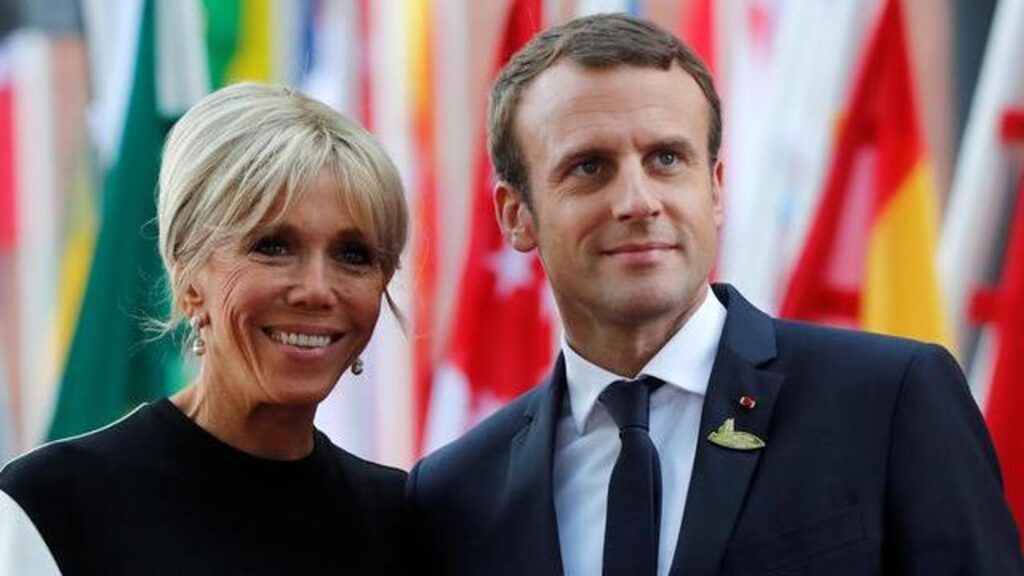Brigitte Macron costretta a dimostrare di essere donna: porterà prove in tribunale contro Candace Owens Macron e consorte