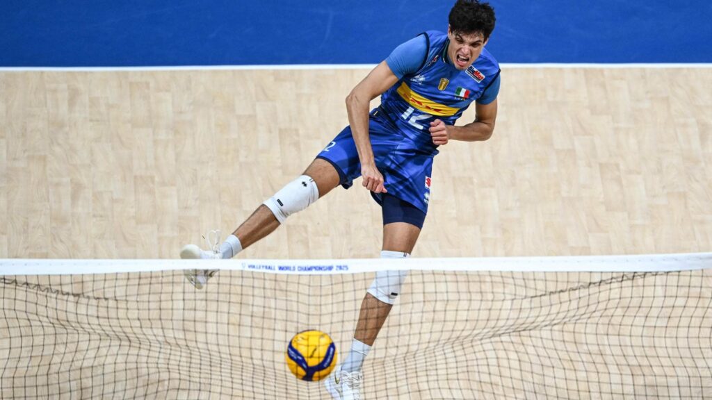 Mattia Bottolo mentre fa una schiacciata